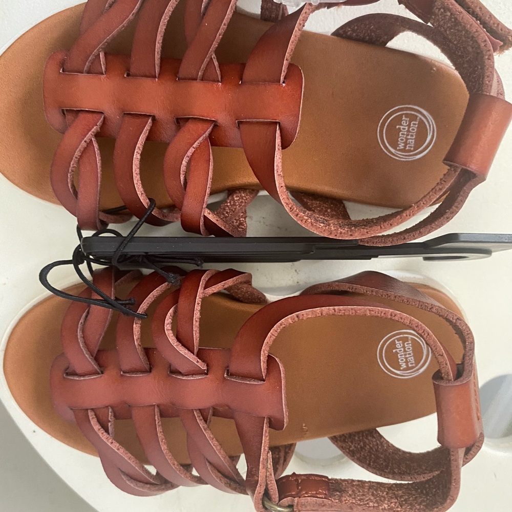 NWT Girls sandals. Brown size 6